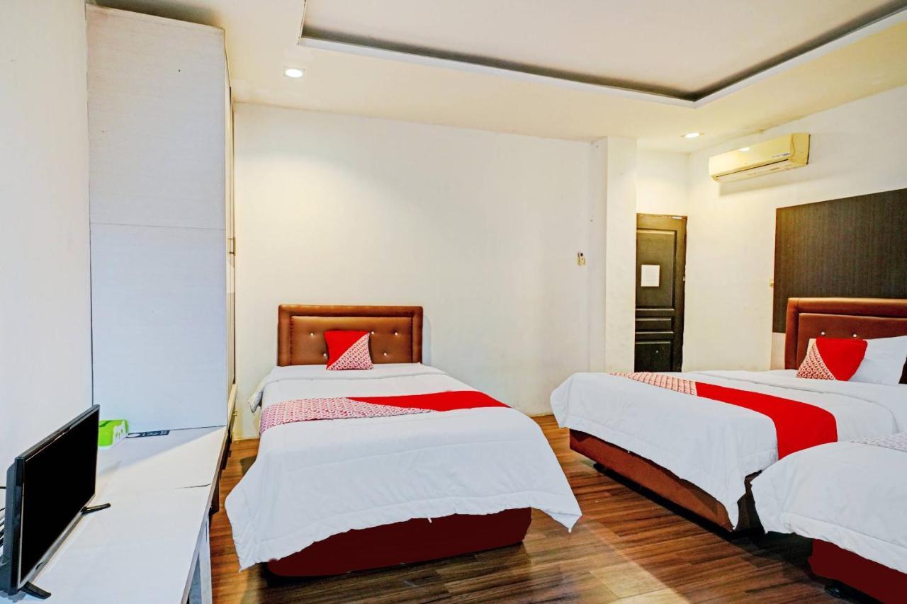 Oyo 90450 Sentra Inn Medan Exterior foto